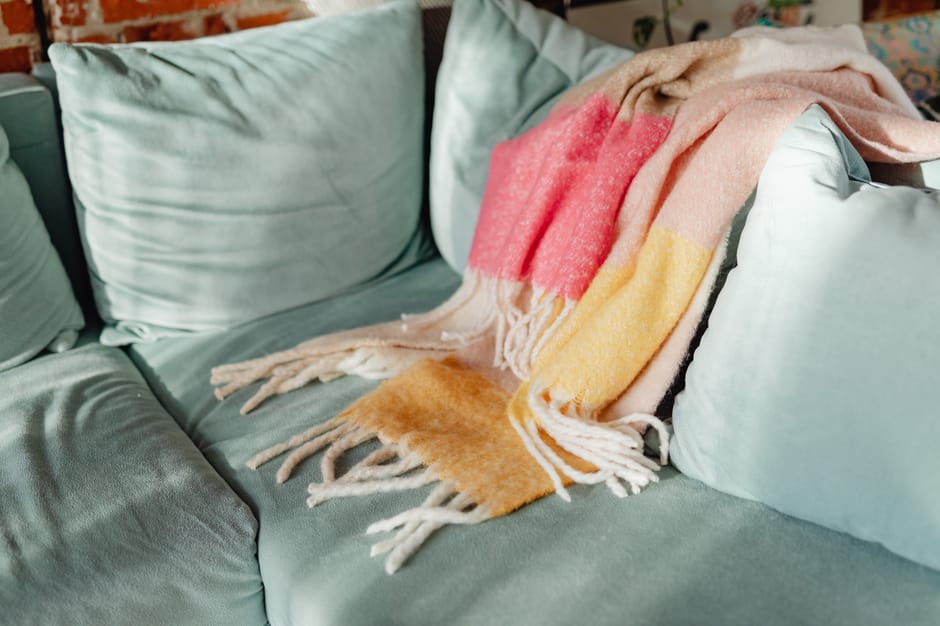 Rokoma verwarmingsmantel die warmte overdraagt aan een vat in een industriële omgeving